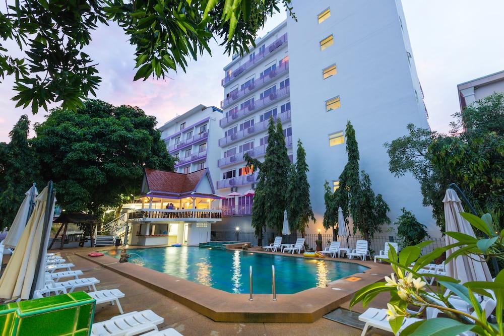 Hotel Zing Pattaya Bagian luar foto